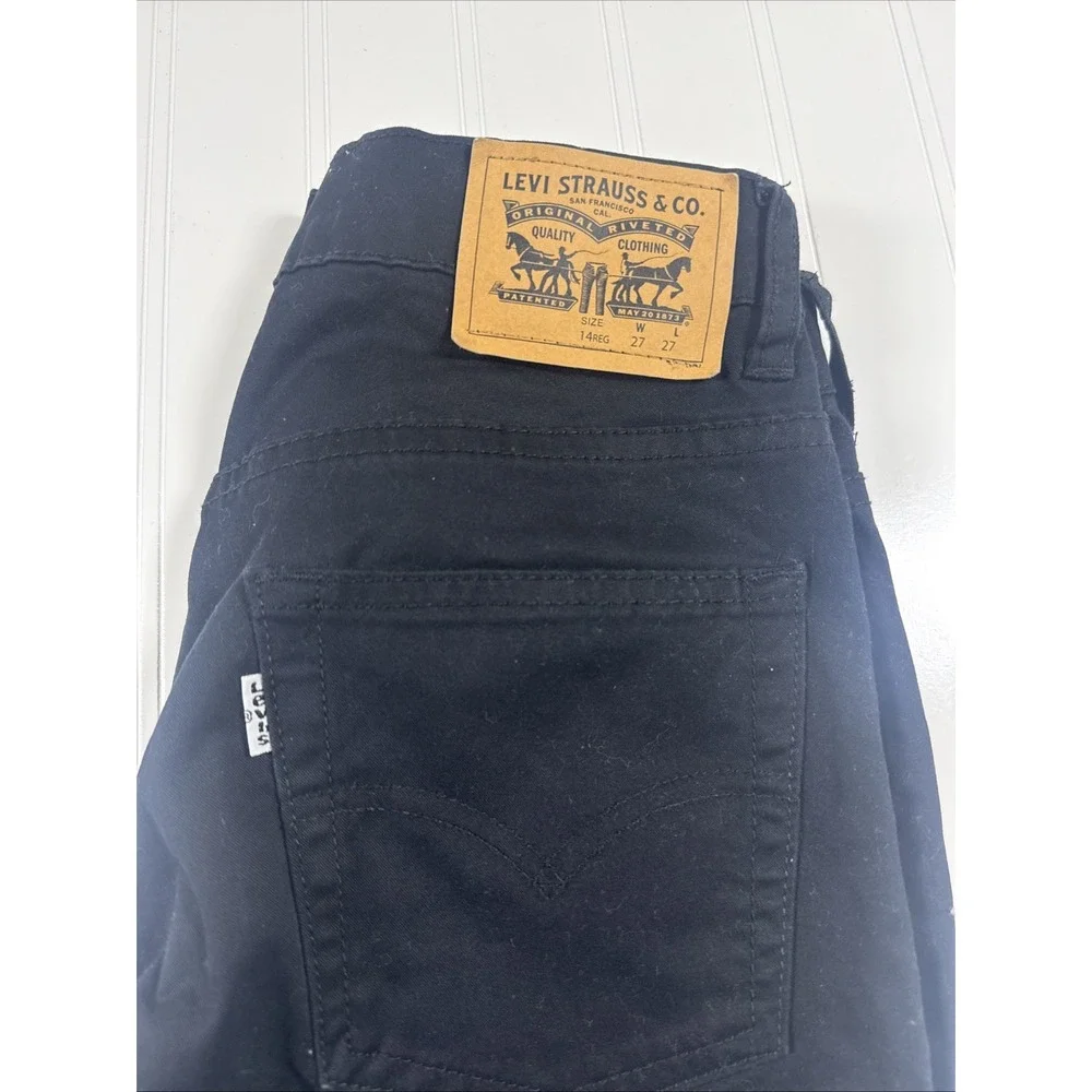Levis excellent